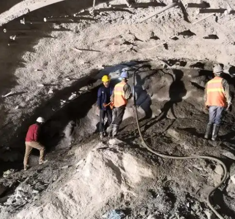 濂溪拱顶带模注浆料的施工流程及注意事项